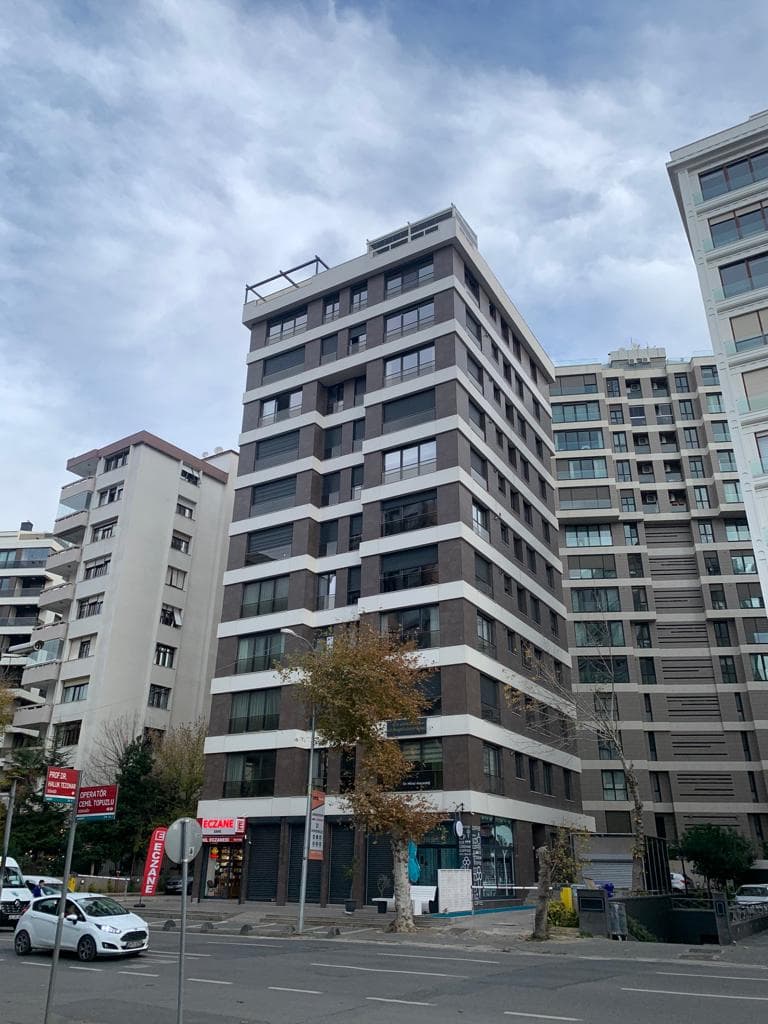Op. Cemi̇l Topuzlu Cad. Emek Apt. No:39